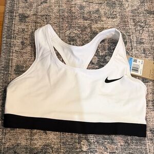 Nike Women's Sports Bra size M